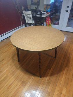 Round table dining set