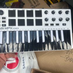 Akai Professional MPK Mini MK III Limited Edition White 25-key Keyboard