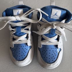 Nike Jordan Kids Sneakers (US 6C / EU 22)