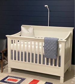 Pottery Barn Larkin Crib (White)