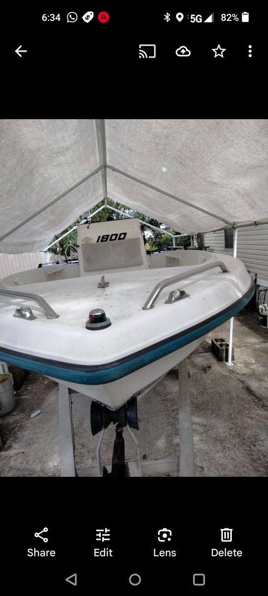 1996 Boat 2004 Yamaha four stroke 115hp Century Center Radio remote control lots of storage