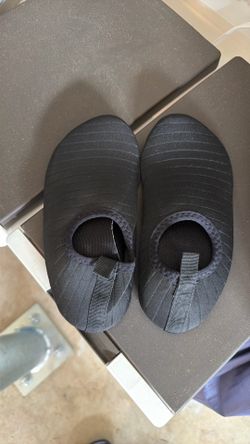 Kids water shoes size 1-2