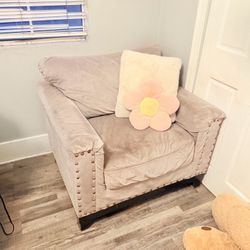 Grey Pearl Lounge Chair