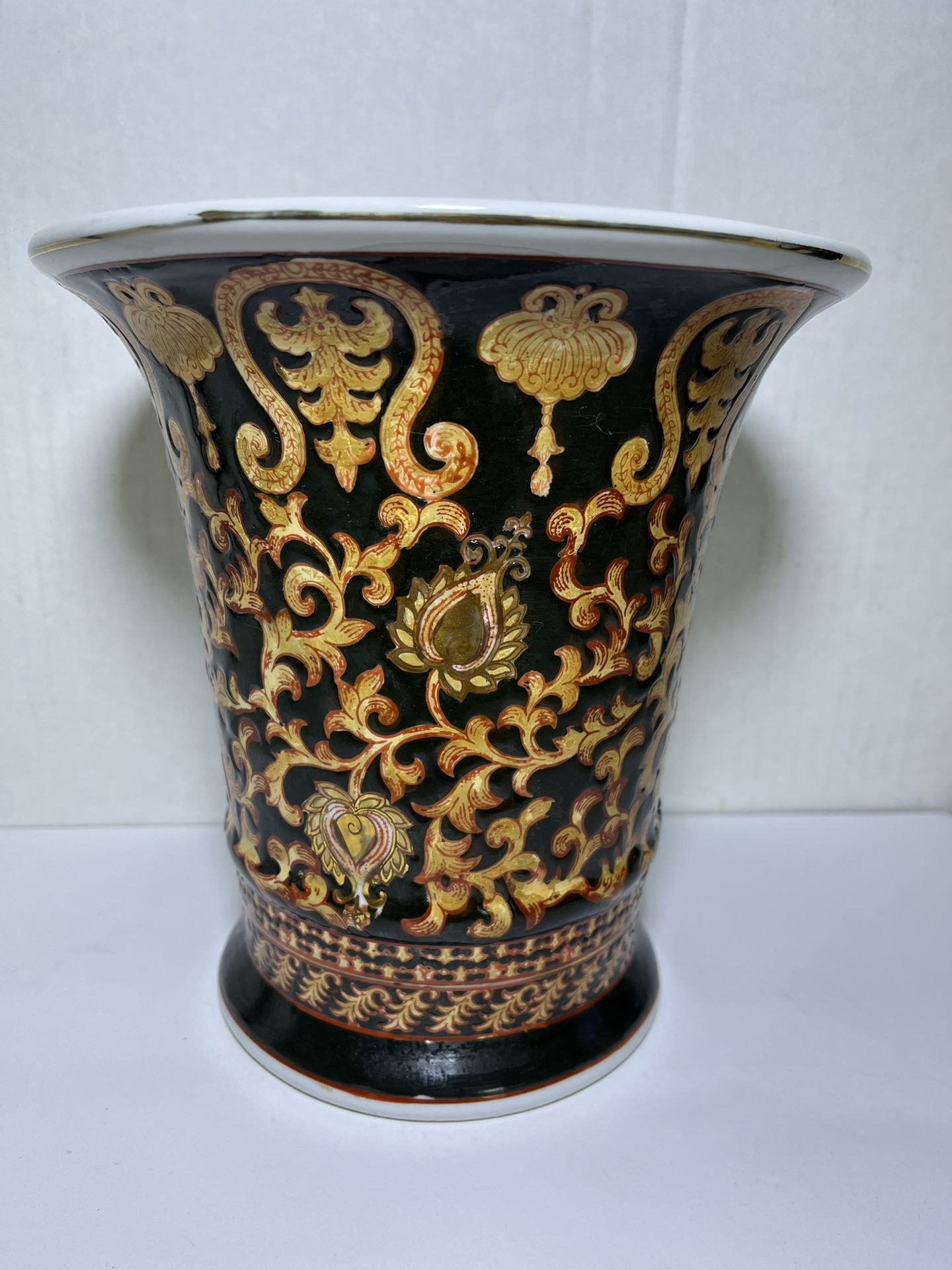 Vintage porcelain vase by oriental accent Chinese vase