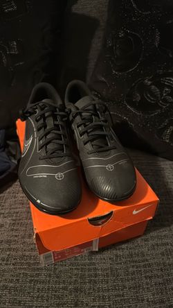 Nike cleats size 7