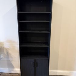 Bookcase / Shelf
