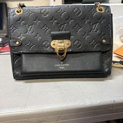 Louis Vuitton Purse Comes with authentic paper