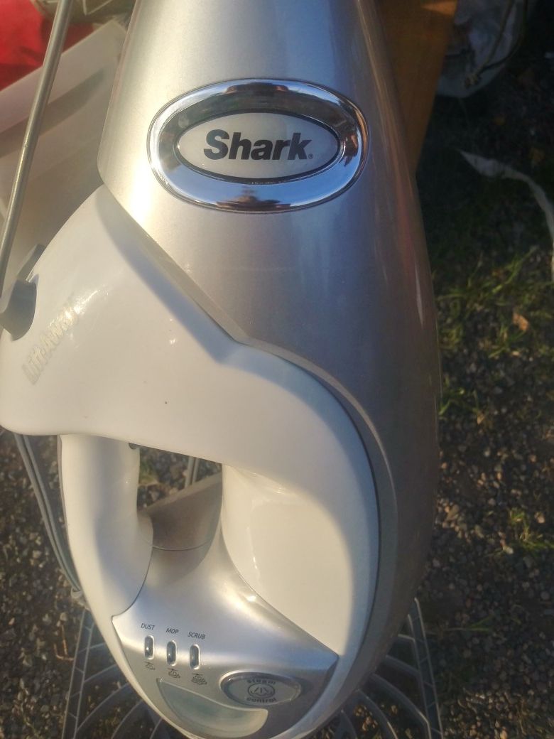 Shark lift away pro-steam pocket mop