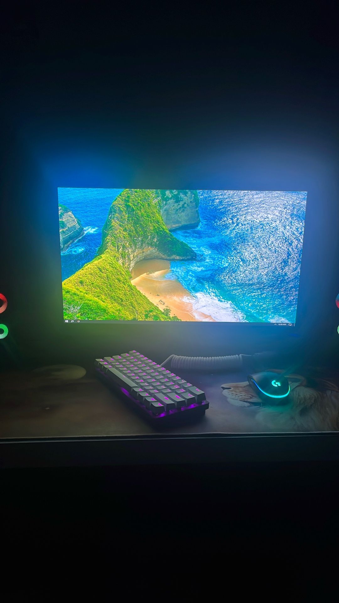 180 Hertz Monitor, Comes With Keyboard And Mouse.