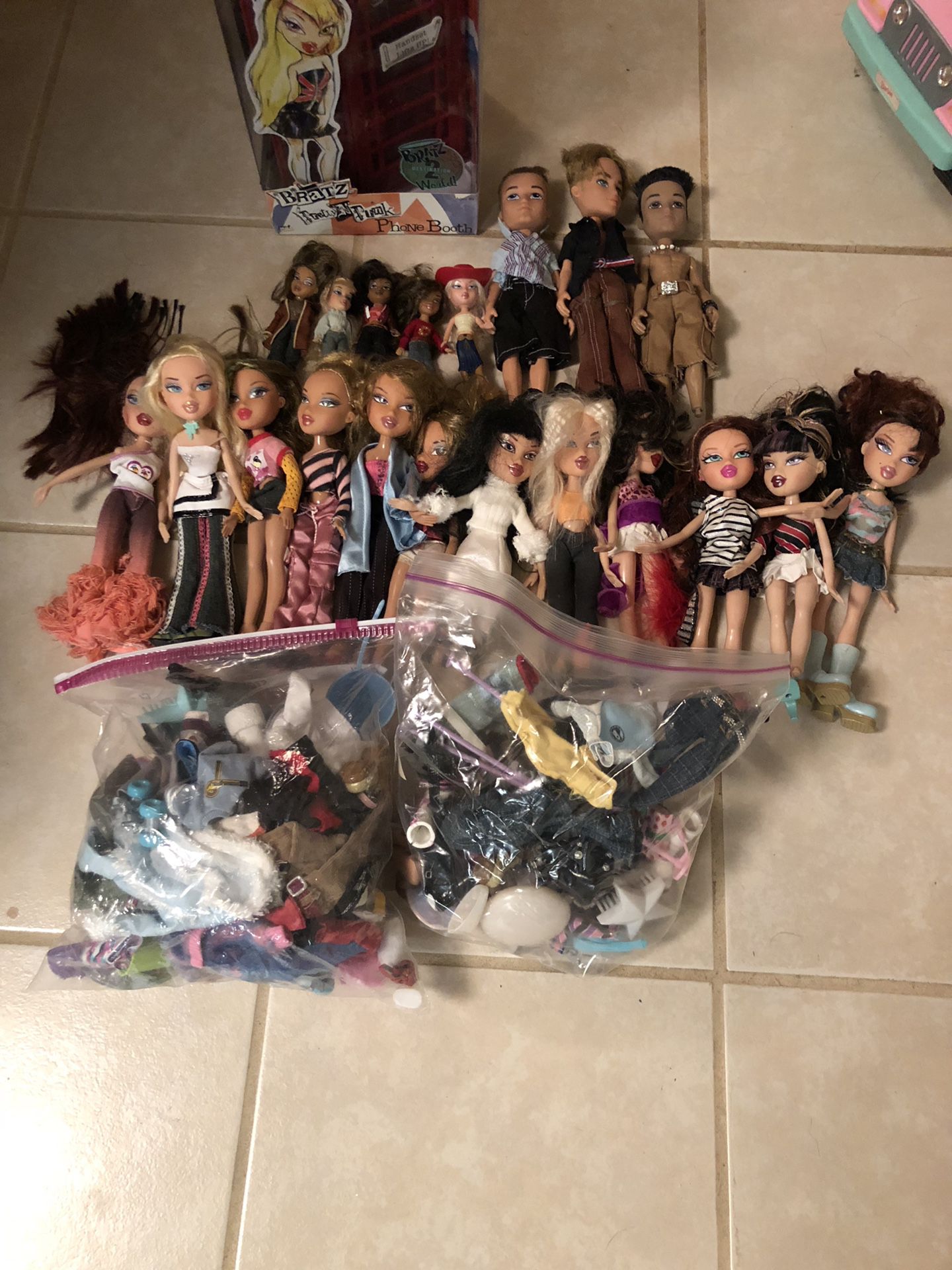 Bratz dolls, clothes, accessories