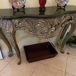 Marble top Consol table High-End and Round Table. Like new!