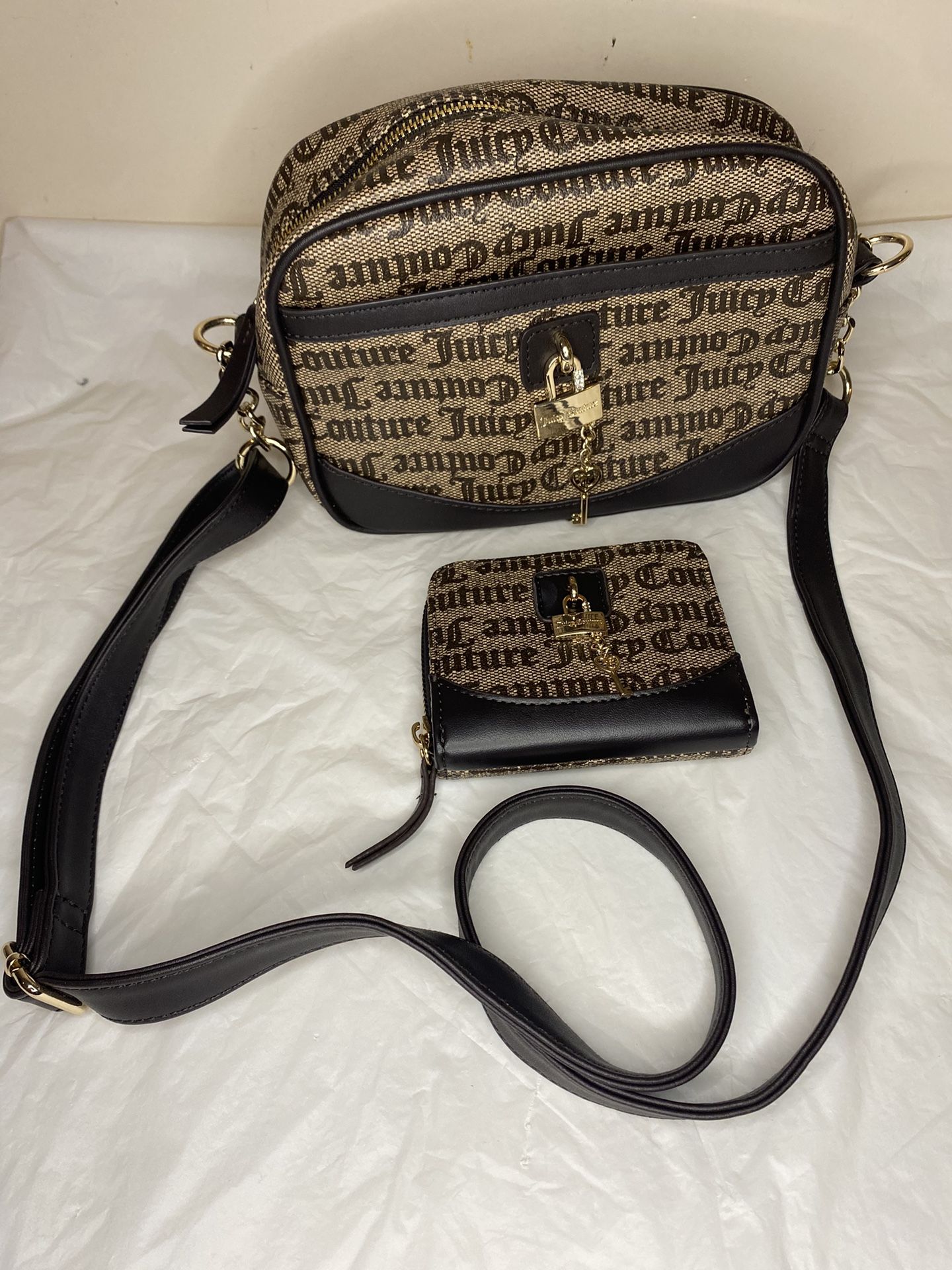 Juicy Couture Eastside Westside Crossbody Bag Wallet wristlet Heart locket Brown