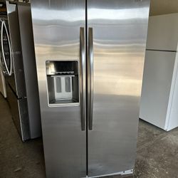 Whirlpool counter depth side-by-side works great icemaker is defected and deliver