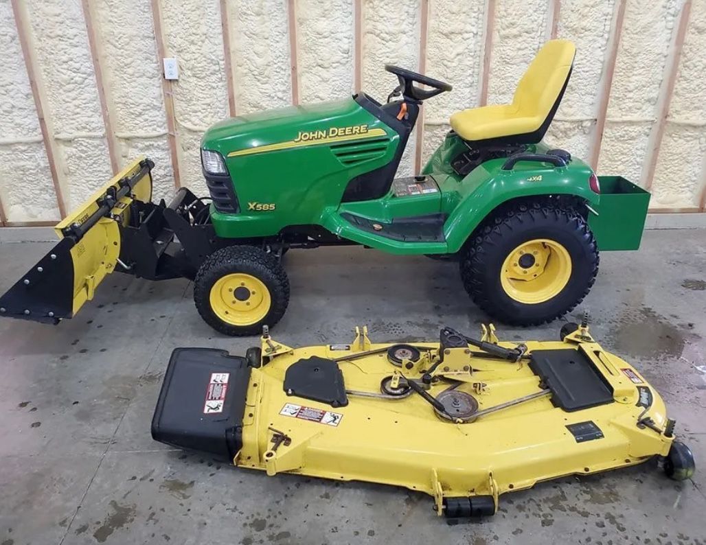John Deere X585