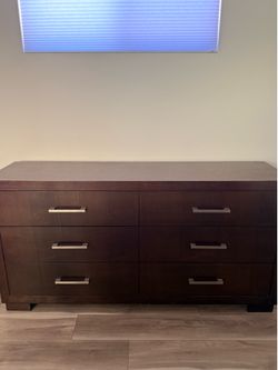 Coaster Furniture Modern 6-Drawer Dresser - Excellent Condition!