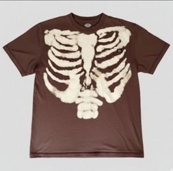 DICKIES, BROWN SKELETON GRAPHIC TSHIRT. SIZE:L. 100% COTTON. EXCELLENT CONDITION