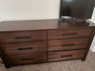 Matching Dresser & Night Stand Set!