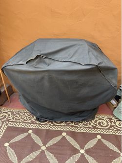 Barbecue grill with propane tank and barbecue cover