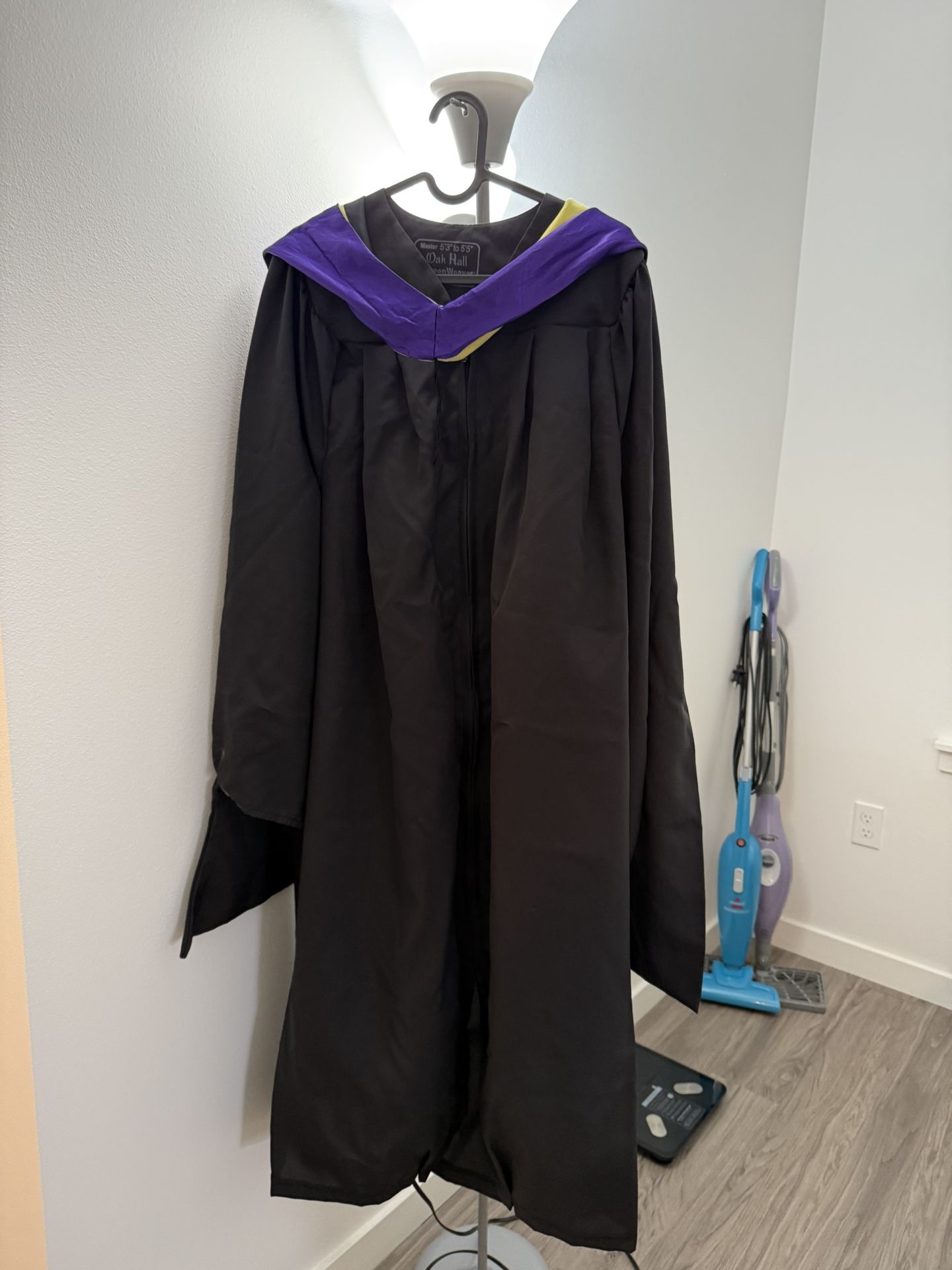 UW MSIM Graduation Gown 5’3” - 5’5”