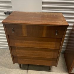 4-Drawer Chest Of Drawers