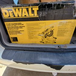 Mitersaw Dewalt Dws779
