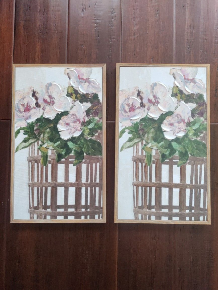 Wood Framed Floral Art - 15" x 9" - Set of 2 - New
Add a touch of elegance to your home decor with this beautiful set of Wood Framed Floral Art!