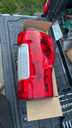 F350 tail light 2022