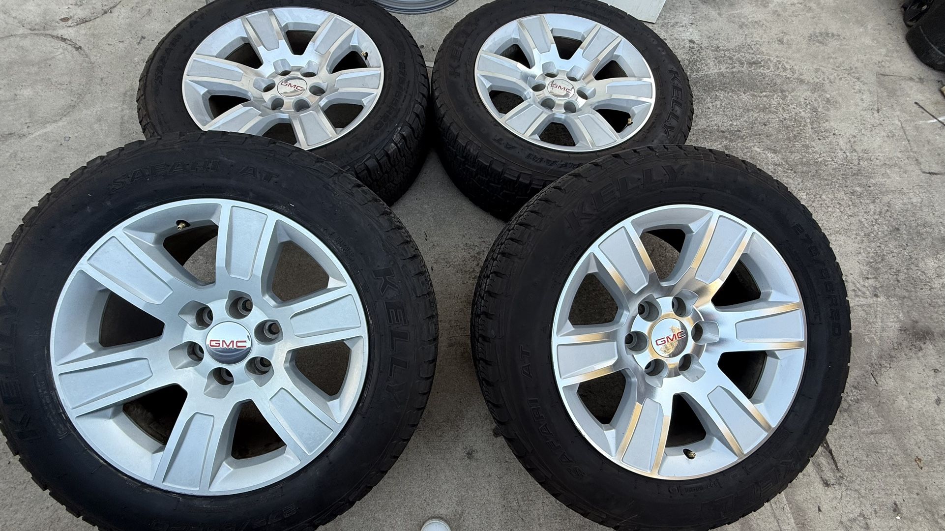 20x9 GMC sierra OEM Wheels 275/55/20 Good Tires
