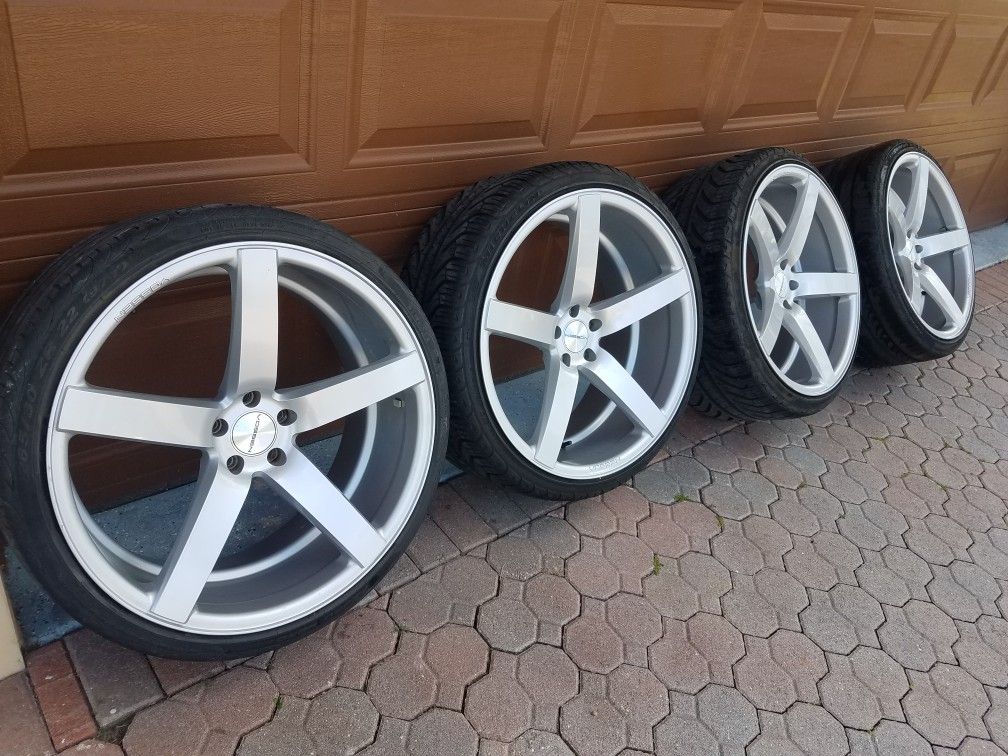22" Vossen CV3's used, 5x112, 22x10.5, Offset ET30