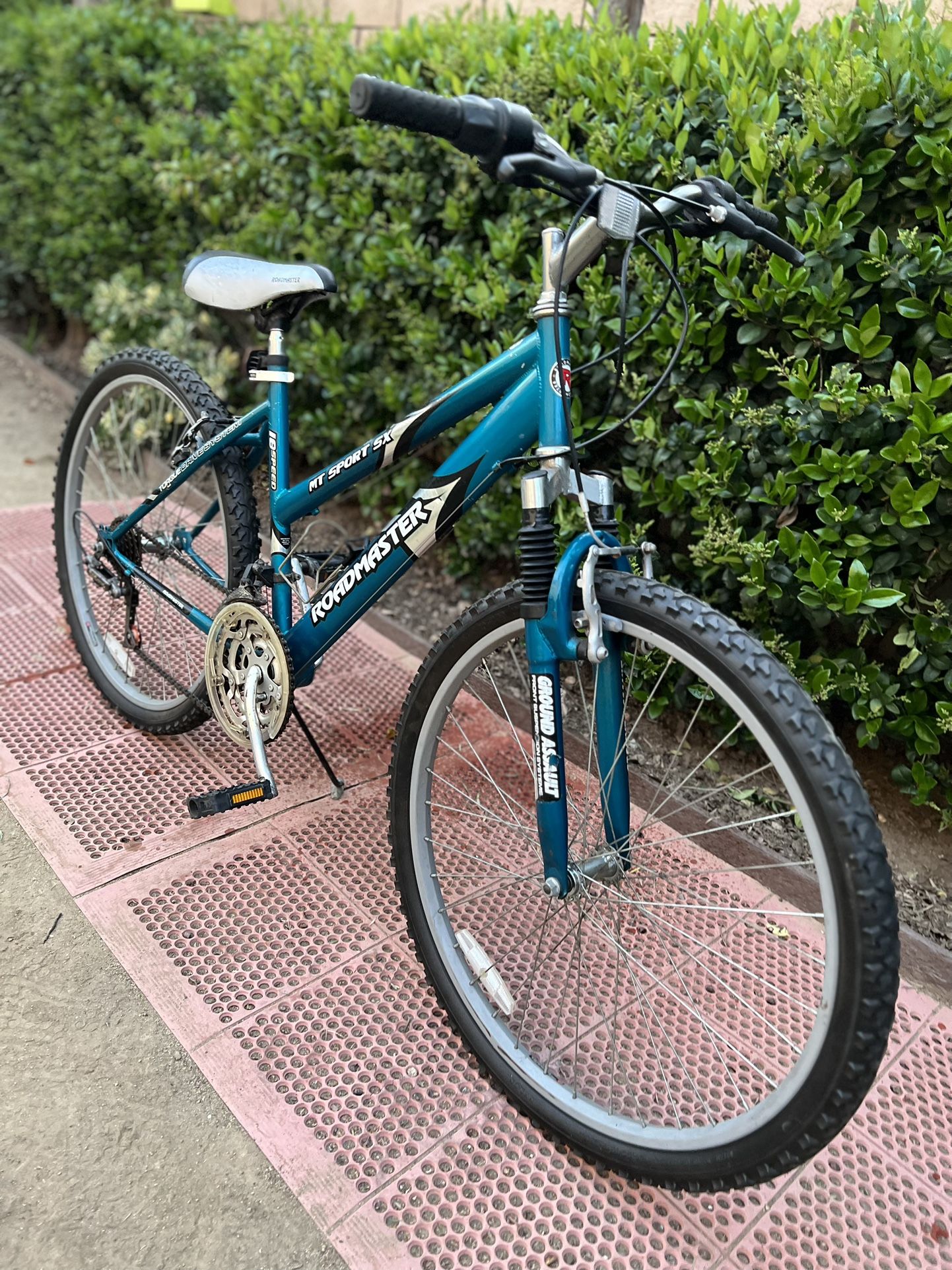 Roadmaster MT Sport 26” 18 Speed Mountain Bike