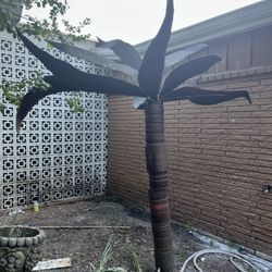 8’ Metal Palm Tree Sculpture/Art