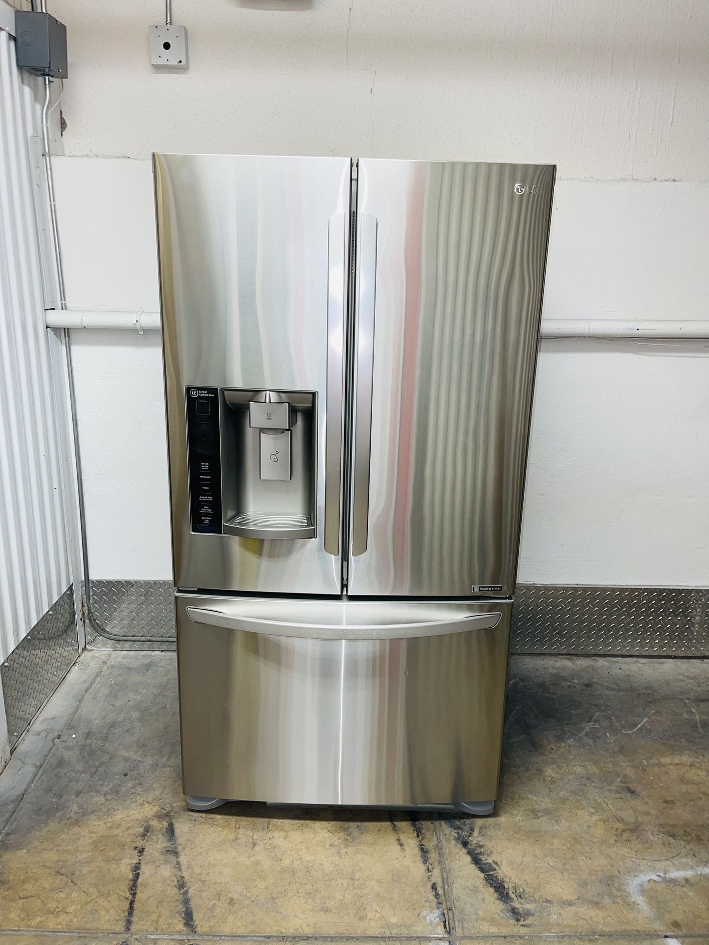 LG refrigerator stainless steel 36X69X29 in very good condition a receipt for 60 days warranty