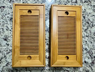 Pair of bamboo tea sets display plates
