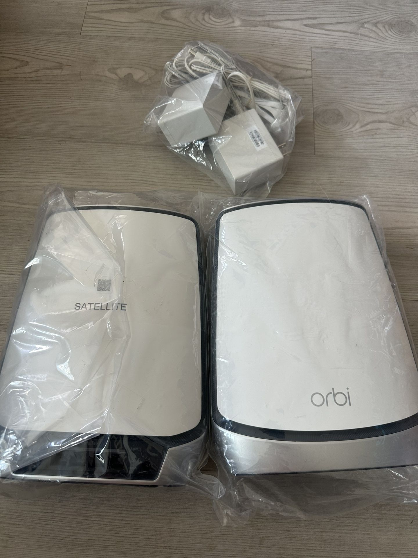 NETGEAR Orbi RBR850 WiFi 6 Tri-Band Router and RBS850 Satellite Extender White