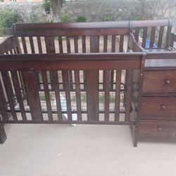 Cuna Con Espacio Para Cambiar Al Bebe.