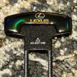 Lexus seat belt silencer