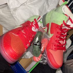 Nike Sb Strawberry Coughs 