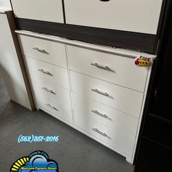 White Eight Drawer With Bar Handles 