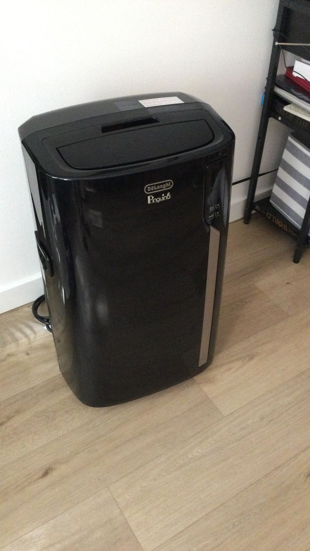 87700/14000 BTU Portable AC UNIT /heat/cools 700sq Ft