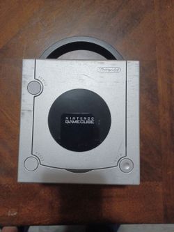 Nintendo GameCube (Silver) w/ accessories