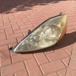 2006-2010 Toyota Sienna Front Driver And Passenger Headlights 