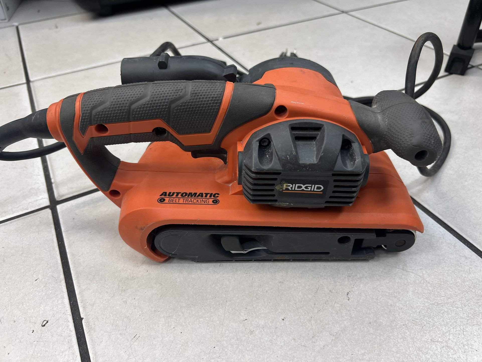 RIDGID 6.5 Amp Corded 3 in.W x 18 in.L Heavy-Duty Variable Speed Belt Sander with AIRGUARD Technology
