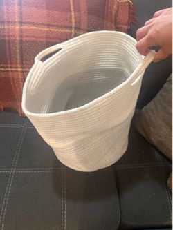 Woven laundry hamper