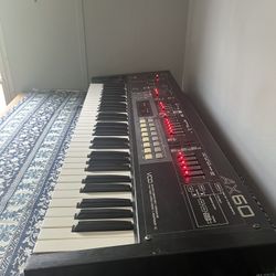 Akai AX 60 programmable six voice synthesizer keyboard vintage synth