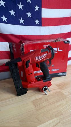 Milwaukee M18 FUEL 18 Gauge Narrow Crown Stapler