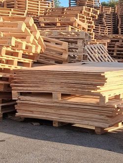 Plywood $10each and Pallets$2each.https://offerup.com/redirect/?o=NmJ5N2Z0LkNBU0g= ONLY