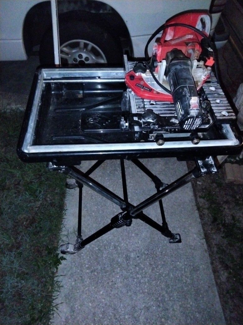 Husky THD950L Wet Tile Saw And Stand for Sale in Spring Hill, FL OfferUp