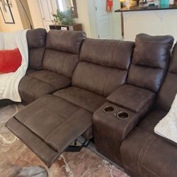 Leather Recliner Sectional Great Condition 