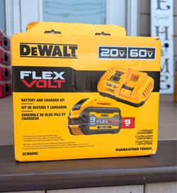Dewalt 20V/60V MAX FLEXVOLT Lithium-Ion 9.0Ah Battery and Charger Starter Kit