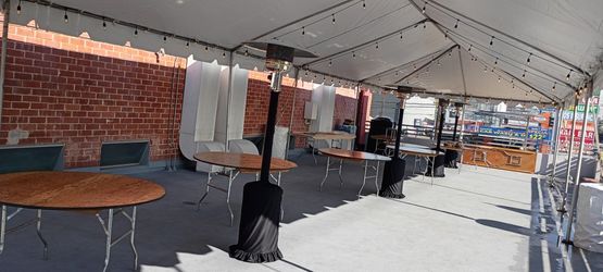 Carpa blanca 20x60 mesas sillas manteles pasto artificial calentón SOLO RT